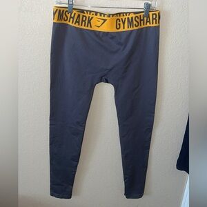 Gymshark grey logo waistband for seamless leggings!💛